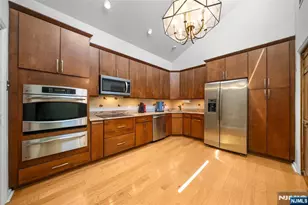 300 Gorge Road 62, Cliffside Park, NJ 07010 - Photo 10