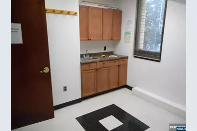 576 Valley Brook Avenue, Lyndhurst Township, NJ 07071 - Photo 14