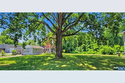 347 Somerset Street, Long Hill, NJ 07980 - Photo 4