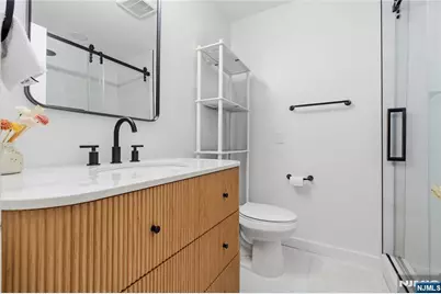 546 Windsor Drive, Palisades Park, NJ 07650 - Photo 8