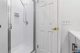 546 Windsor Dr, Palisades Park, NJ 07650 - Photo 12