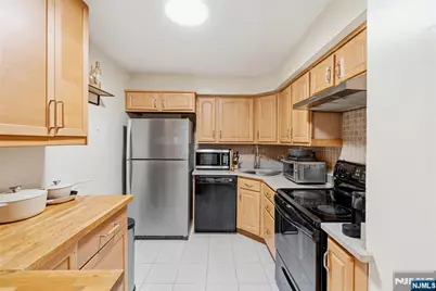 546 Windsor Drive, Palisades Park, NJ 07650 - Photo 6