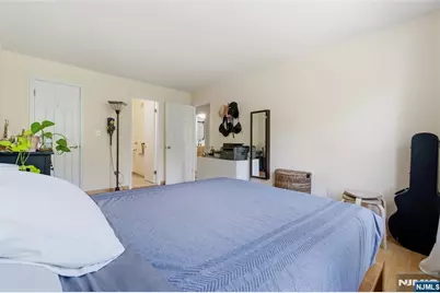 546 Windsor Drive, Palisades Park, NJ 07650 - Photo 10