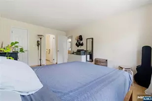 546 Windsor Dr, Palisades Park, NJ 07650 - Photo 10