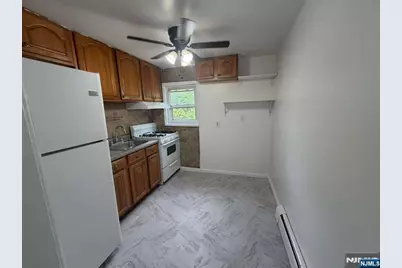 39 Hackensack Avenue, Ridgefield Park, NJ 07660 - Photo 8
