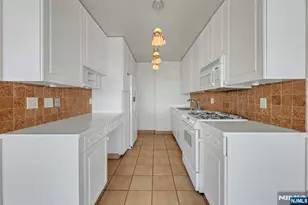 4 Horizon 1022, Fort Lee, NJ 07024 - Photo 32