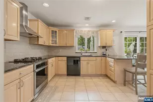 290 McHenry Dr, Paramus, NJ 07652 - Photo 16