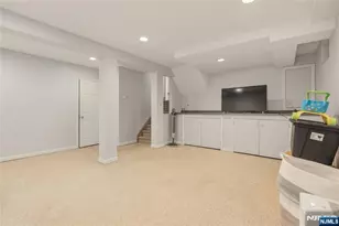 290 McHenry Dr, Paramus, NJ 07652 - Photo 26