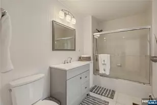290 McHenry Dr, Paramus, NJ 07652 - Photo 10