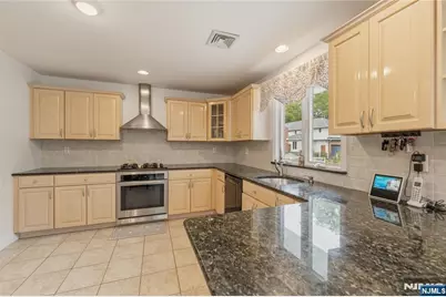 290 McHenry Drive, Paramus, NJ 07652 - Photo 14
