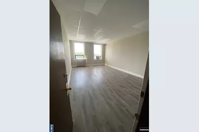 595 Broad Avenue 21 &amp; 22 #21 &amp; 22, Ridgefield, NJ 07657 - Photo 1