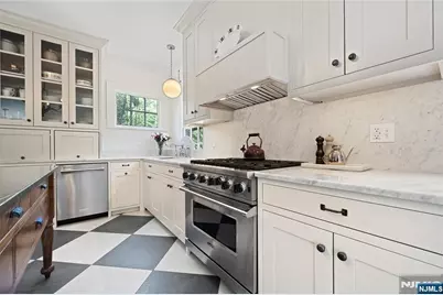 111 Upper Mountain Avenue, Montclair, NJ 07042 - Photo 22