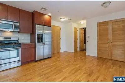 17 Meadow Road 306 #306, Rutherford, NJ 07070 - Photo 4