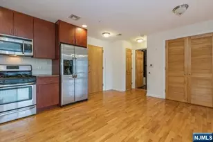 17 Meadow Road 306, Rutherford, NJ 07070 - Photo 4