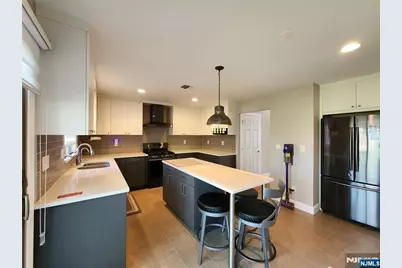 2425 1st Street, Fort Lee, NJ 07024 - Photo 4