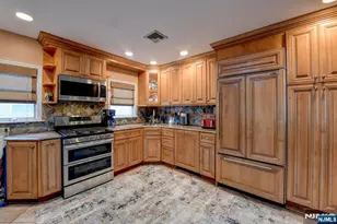 147 Field Ave, Hasbrouck Heights, NJ 07604 - Photo 8