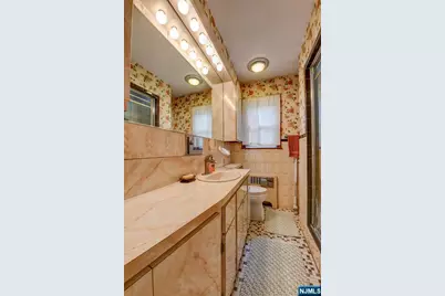 147 Field Avenue, Hasbrouck Heights, NJ 07604 - Photo 14