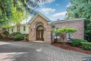 24 Vanderbeck Ln, Mahwah, NJ 07430 - Photo 2