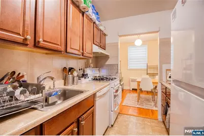 2160 Center Avenue 4S #4S, Fort Lee, NJ 07024 - Photo 4