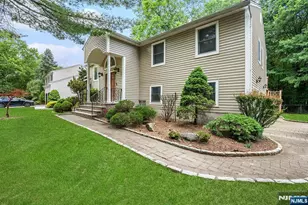 21 Kennedy Cir, Closter, NJ 07624 - Photo 2