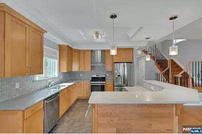 505 Post Avenue, Lyndhurst Township, NJ 07071 - Photo 8