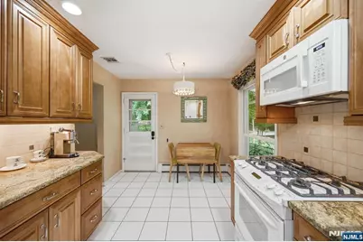 23 Cressfield Court, Woodcliff Lake, NJ 07677 - Photo 4
