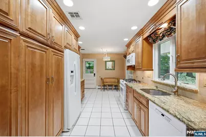23 Cressfield Court, Woodcliff Lake, NJ 07677 - Photo 2