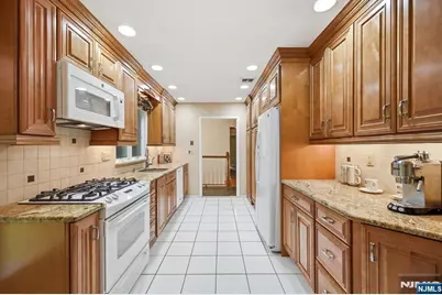 23 Cressfield Court, Woodcliff Lake, NJ 07677 - Photo 6