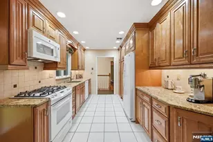 23 Cressfield Ct, Woodcliff Lake, NJ 07677 - Photo 6