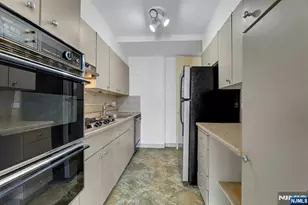 2 Horizon Rd, Fort Lee, NJ 07024 - Photo 30
