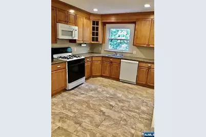 81 Prospect Street 2 #2, Paramus, NJ 07652 - Photo 6