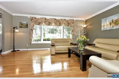 380 Shea Drive, New Milford, NJ 07646 - Photo 4