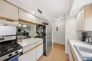 609 Mark Twain Way, Mahwah, NJ 07430 - Photo 6
