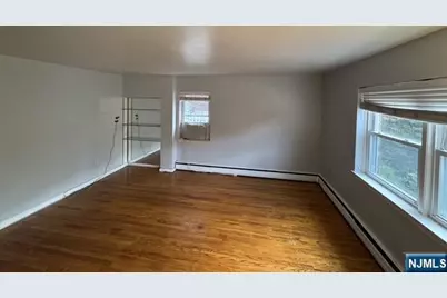 125 Princeton Place 1 #1, Palisades Park, NJ 07650 - Photo 4