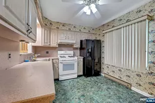 195 Bergen Ave, New Milford, NJ 07646 - Photo 6