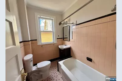 308 Davis Avenue Apt2 #APT2, Harrison, NJ 07029 - Photo 8
