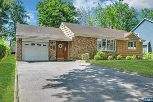86 Willowbrook Ct, Paramus, NJ 07652 - Photo 2