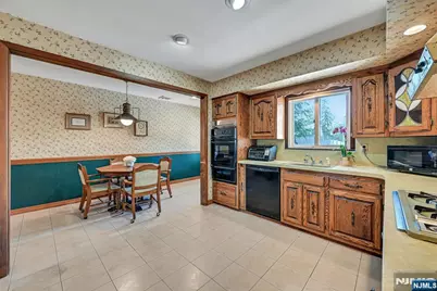 86 Willowbrook Court, Paramus, NJ 07652 - Photo 6