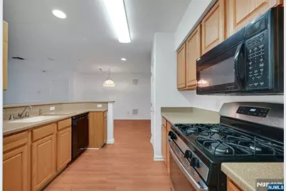 189 Forest Avenue 219 #219, Paramus, NJ 07652 - Photo 4