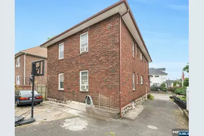 417 Oakdene Avenue, Cliffside Park, NJ 07010 - Photo 4