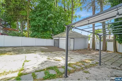 283 Hamilton Place, Hackensack, NJ 07601 - Photo 22