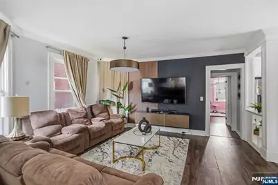 283 Hamilton Place, Hackensack, NJ 07601 - Photo 4