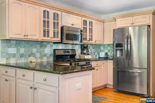 7 Wayne Ct, Waldwick, NJ 07463 - Photo 10