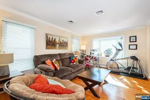 7 Wayne Ct, Waldwick, NJ 07463 - Photo 6