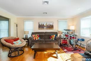 7 Wayne Ct, Waldwick, NJ 07463 - Photo 4