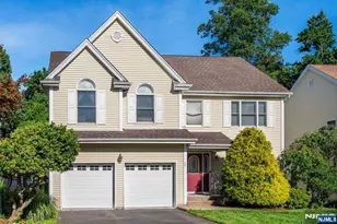 7 Wayne Ct, Waldwick, NJ 07463 - Photo 2