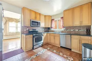 261 10th St, Palisades Park, NJ 07650 - Photo 16
