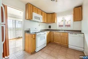 261 10th St, Palisades Park, NJ 07650 - Photo 32