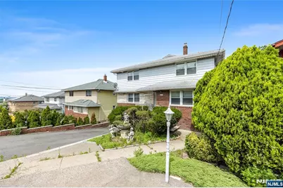 261 10th Street, Palisades Park, NJ 07650 - Photo 4