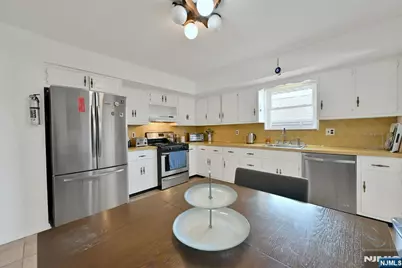 8 Cumbermeade Road, Fort Lee, NJ 07024 - Photo 6